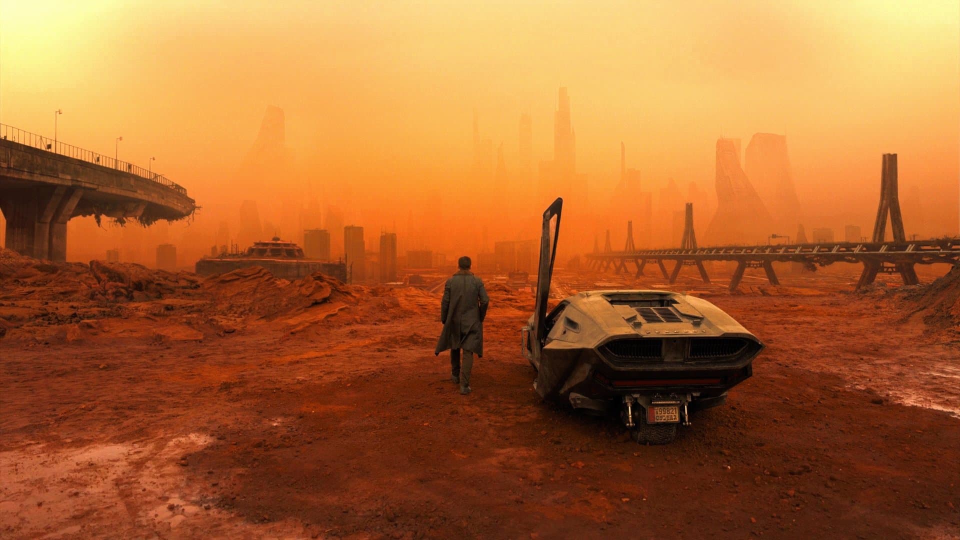 Корица: Бегущий по лезвию 2049